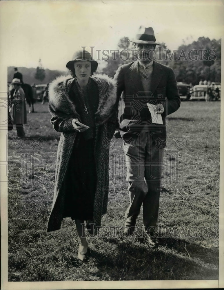 1933 Mr TF Davies Haines &amp; Mrs Haines at Meeting of West Hills Racin - Historic Images