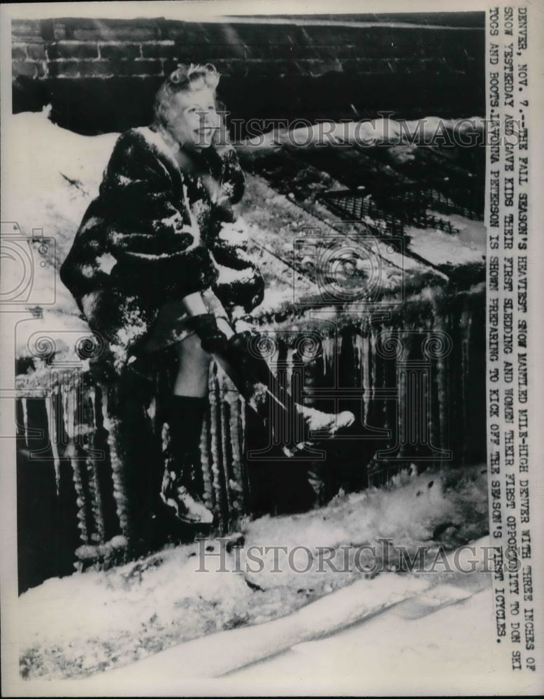 1947 Press Photo Lavonna Petereson Kicking Off Icicles During Snow Fall - Historic Images