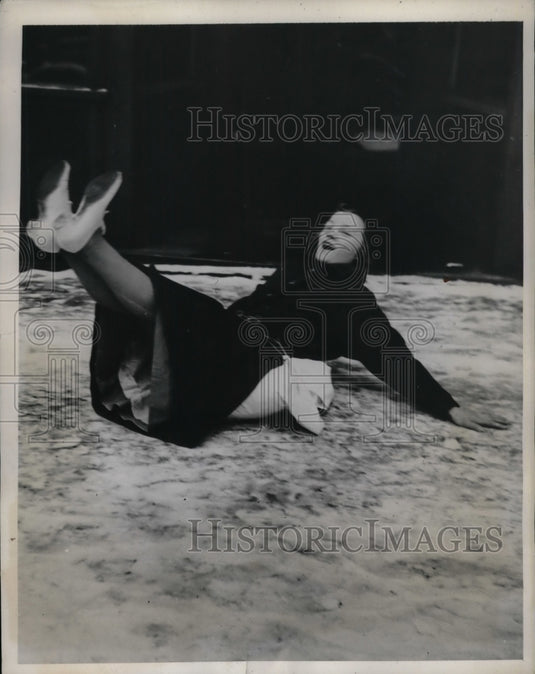 1940 Young Lady Falling Down On Ice Covered Side Walk In New York - Historic Images