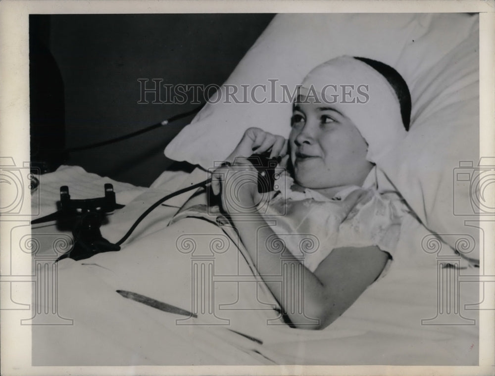 1944 Press Photo Eunice Kinzer Brain Operation - nea60225 - Historic Images