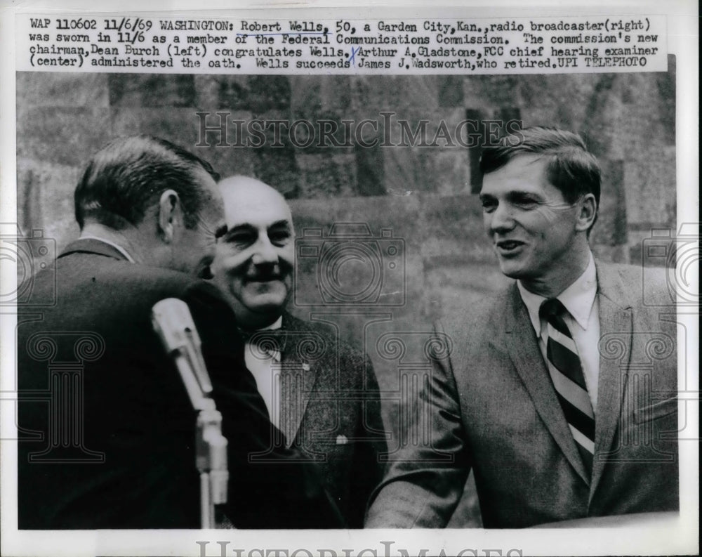 1969 Press Photo Robert Wells Radio Broadcaster Sworn in FCC - nea60281 - Historic Images