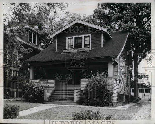 1954 Press Photo Redwood ave multi story house - Historic Images