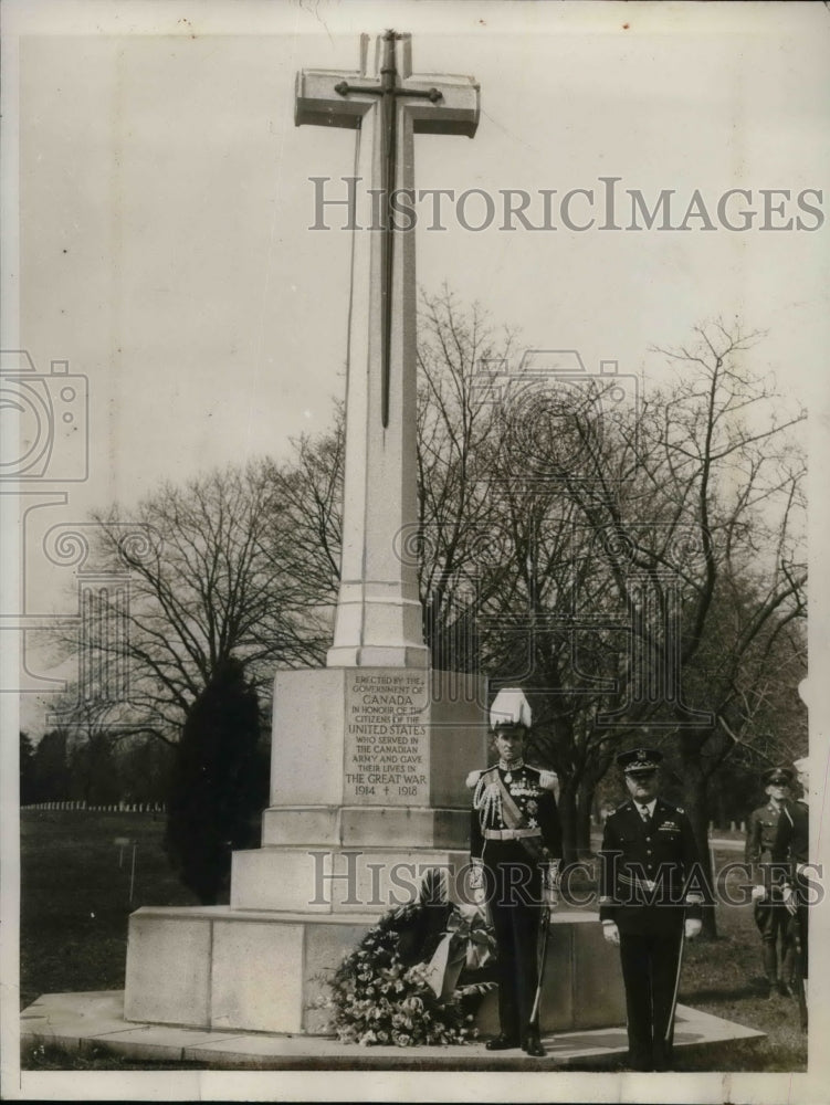 1937 Lord Tweedsmiur at the Canadian Cross.  - Historic Images
