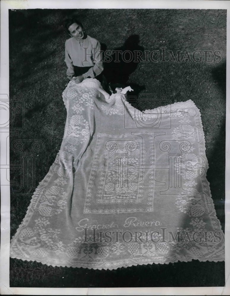1951 Press Photo Graciela Rivera with a blanket as she crocheted - nea60443-Historic Images