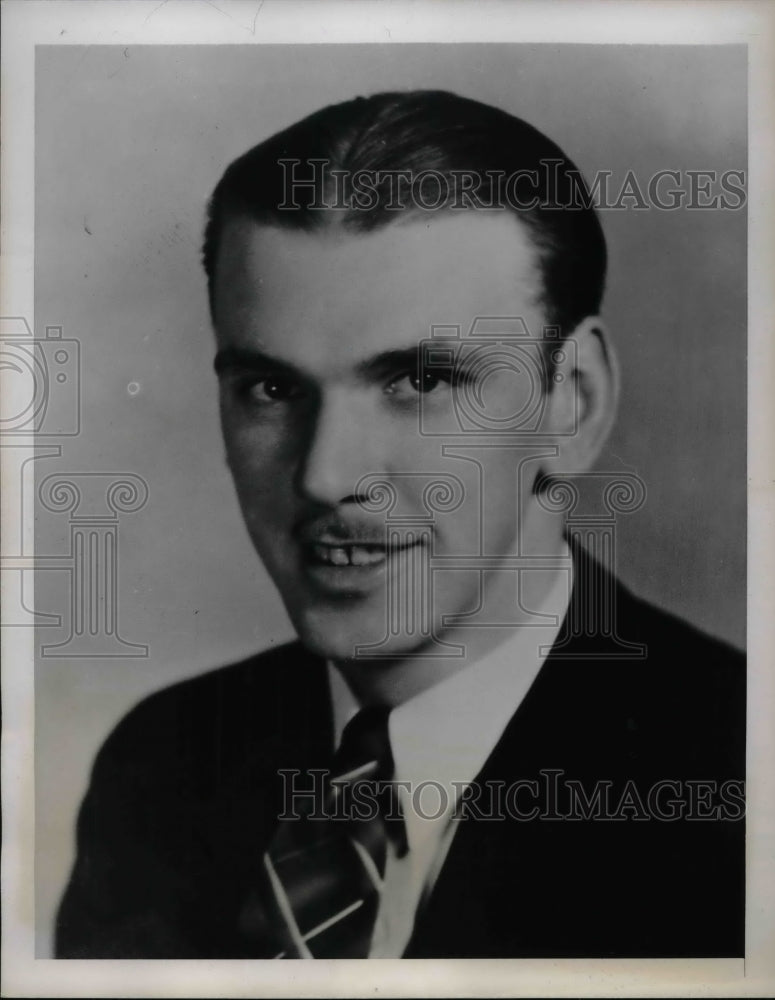 1939 Press Photo Constable Ronald Young posing for photo - nea60445 - Historic Images