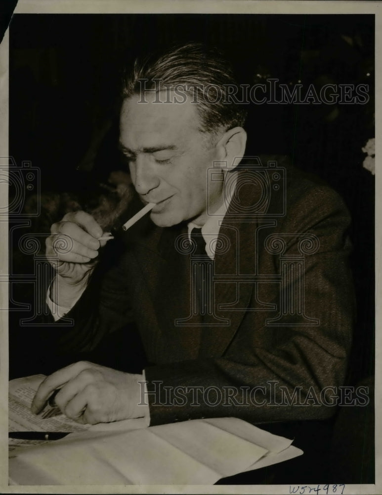 1939 General Walter G. Kritisky speaks with Dies Committee - Historic Images