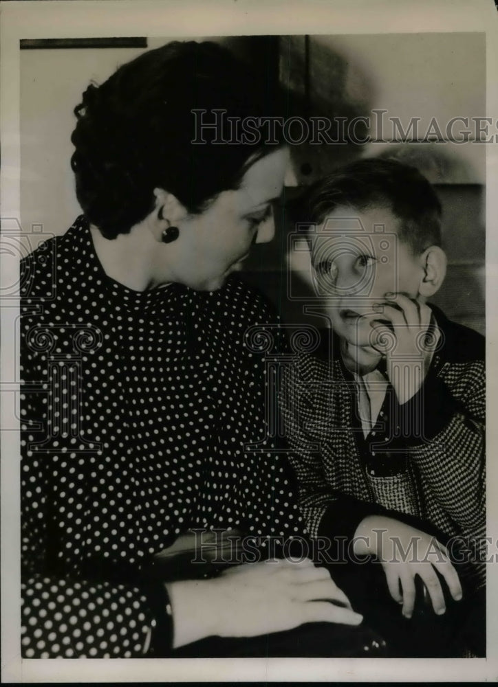 1936 James Walker Age 6 &amp; Deputy Sheriff Bess Bailey  - Historic Images