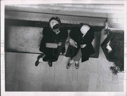 Press Photo Sitting & Waiting - nea60616 - Historic Images