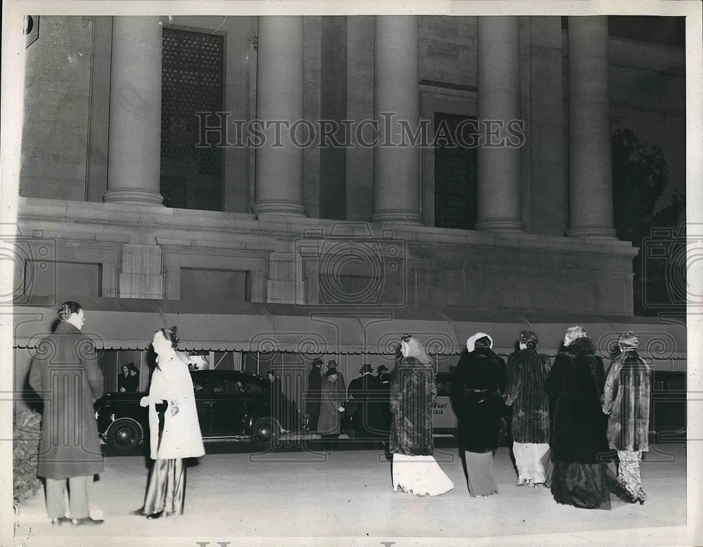 1941 Guests Arriving At Constitution Avenue Entrance To Gallery - Historic Images