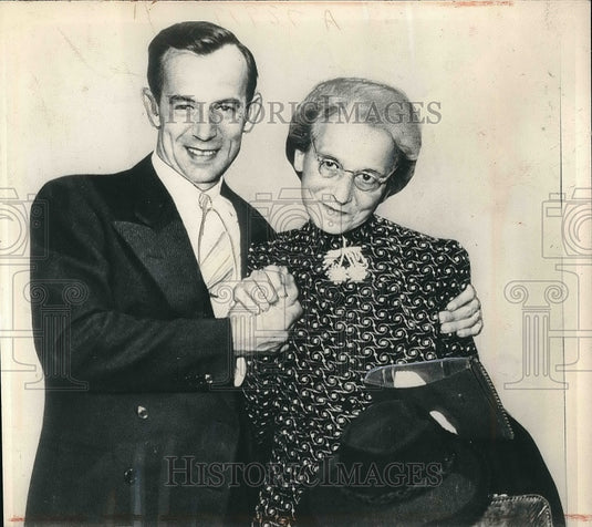 1948 Kurt Schweim is Reunited with His Mother from Berlin - Historic Images