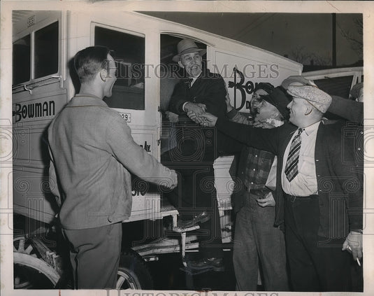 1948 Press Photo Eric Seaberg Climbing Up Milk Wagon In Chicago Illinois-Historic Images
