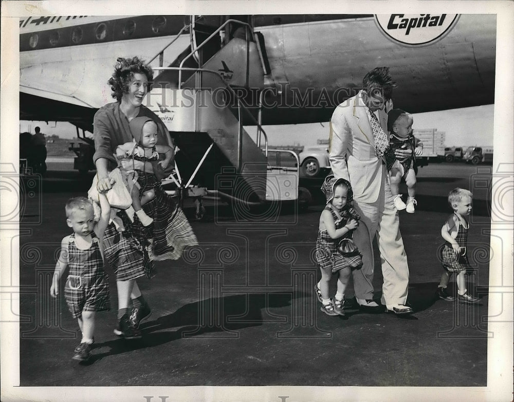 1949 Press Photo Mr. &amp; Mrs. Summers,Patricia,Susan,Paul,Michael,John,Charles - Historic Images