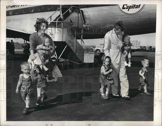 1949 Press Photo Mr. & Mrs. Summers,Patricia,Susan,Paul,Michael,John,Charles - Historic Images