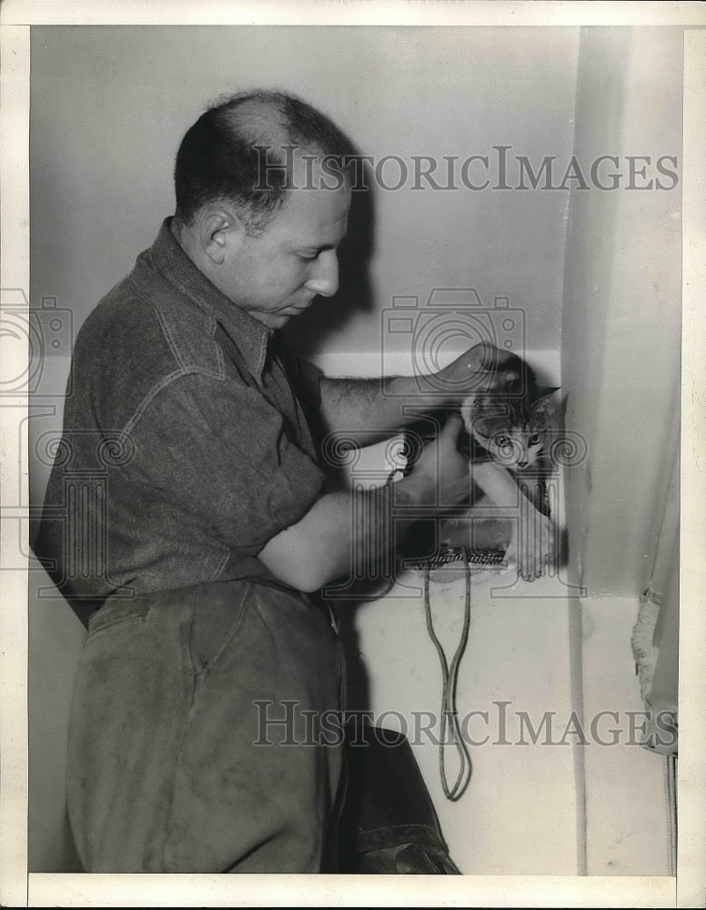 1943 Press Photo Joseph Schlesinger Rescues Cat - nea60705 - Historic Images
