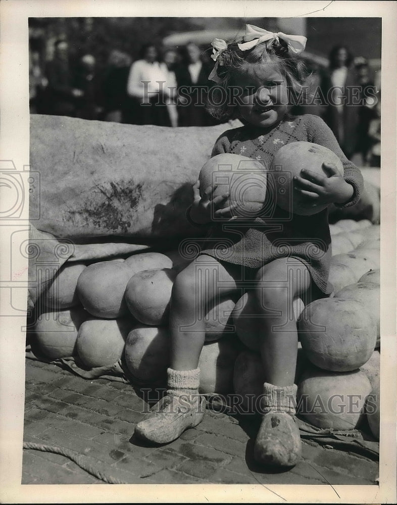 1948 Ria Swinkles with 5 Pound Cheese Balls in Holland  - Historic Images