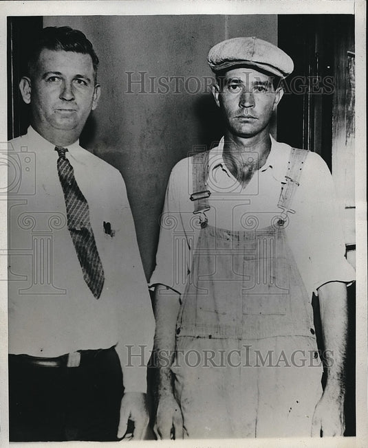1934 Elijah Stuart (R) after confessing that he killed his daughter. - Historic Images