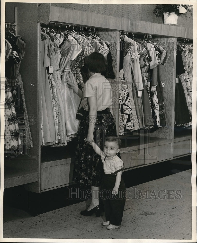 1957 Press Photo Prize winning photo entitled &quot;Daddy Told Me&quot; - nea60731 - Historic Images