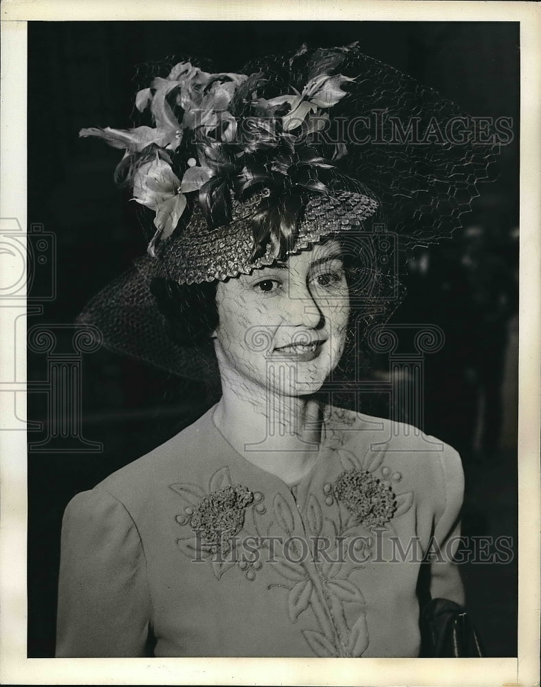 1942 Press Photo Miss Margery P. Stoddard during Easter Sunday. - nea60737 - Historic Images