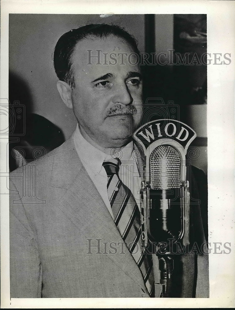 1943 Brazilian Air Chief Joaquin Salgado Visits US Speaks On Radio - Historic Images