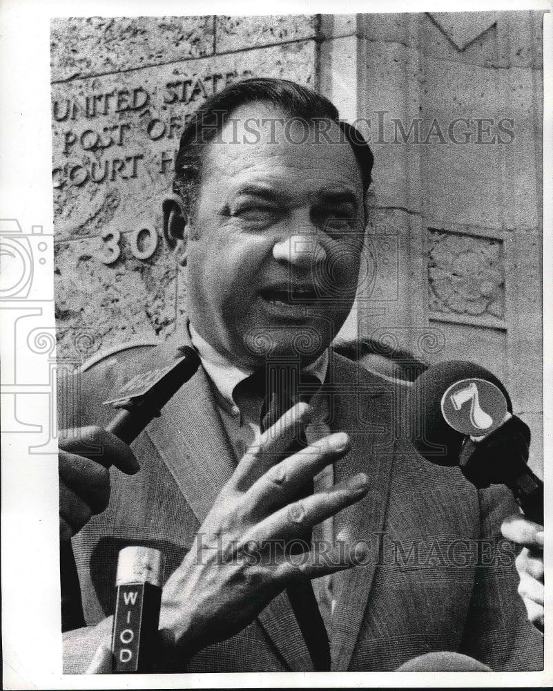 1970 Florida Governor Claude Kirk outside Miami's federal court - Historic Images