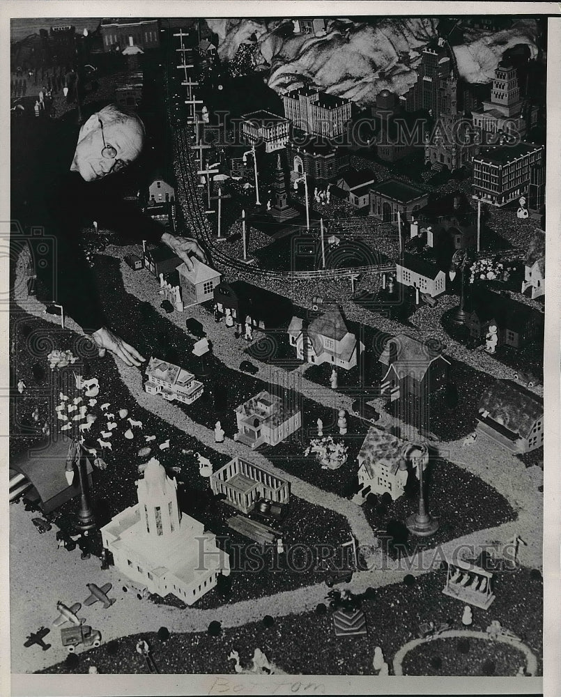 1938 Press Photo Charles Cole Built Miniature City - nea60868 - Historic Images