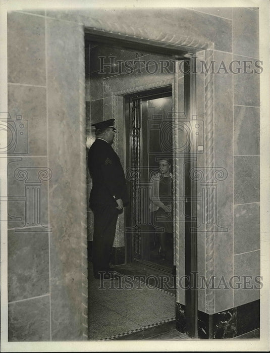 1932 Press Photo Elevator In Commerce Building Used By Robert P. Lamont - Historic Images