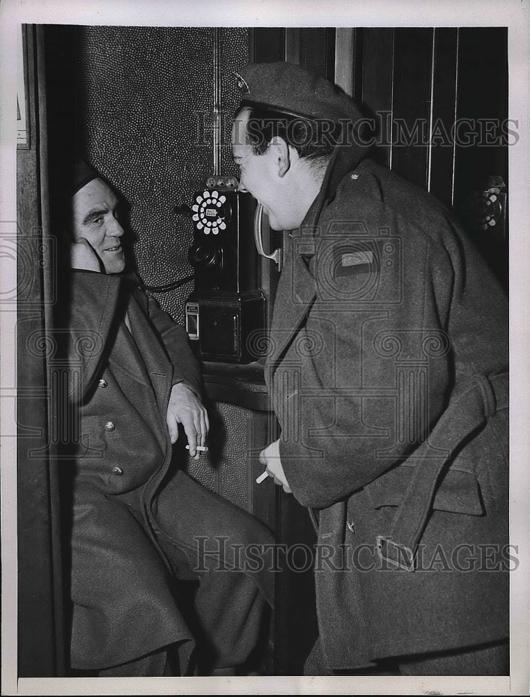 1946 Private Pat Verner Phones Sister Corporal Jim Phillips Listens - Historic Images