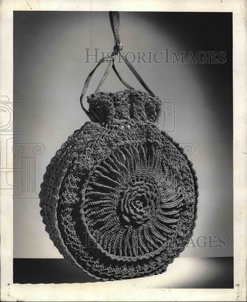 1946 Press Photo crochet designed purse - nea60958 - Historic Images