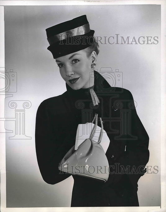1946 Flatiron Silhouette  - Historic Images