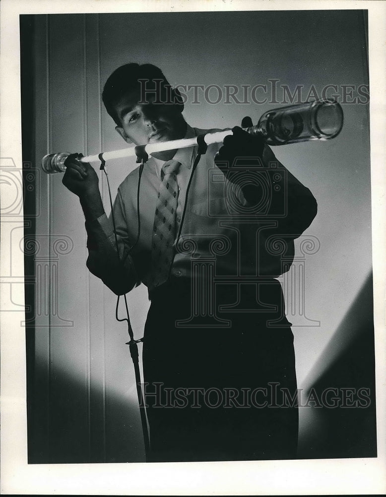 1962 Press Photo Technician at Bell Telephone Laboratories - nea60995 - Historic Images