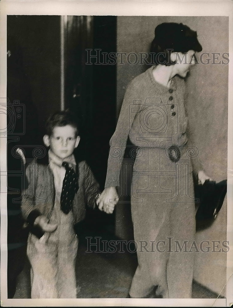 1936 Press Photo James M. Walker, 6, mother Mrs. V. C. Walker - nea61023 - Historic Images