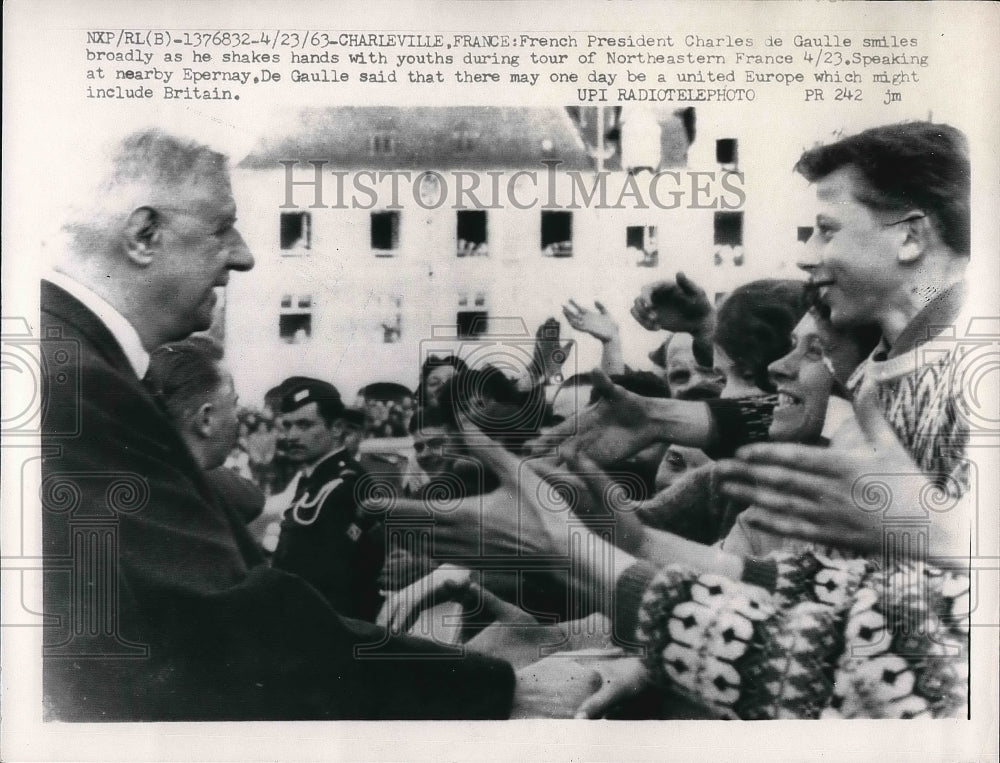 1963 French President Charles de Gaulle Shakes Hands Of Youth - Historic Images