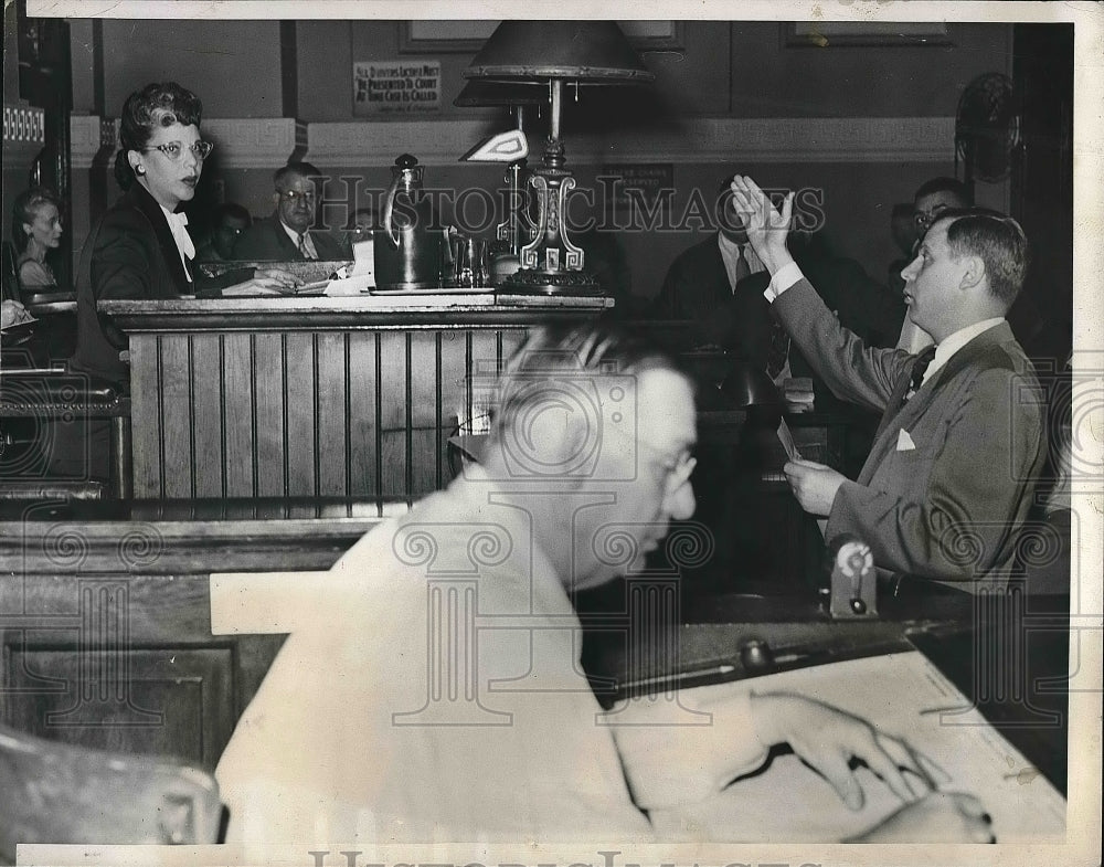 1949 Press Photo criminal atty Morris Shenker (hand raised) asks for continuance-Historic Images