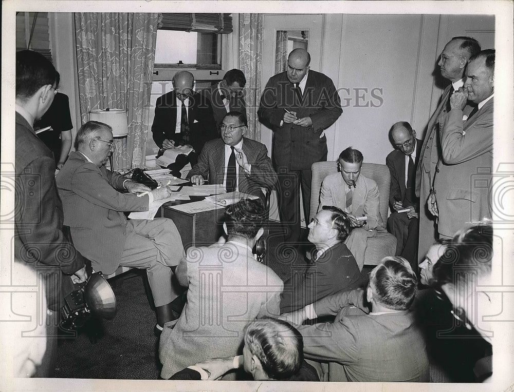 1944 Press Photo J. Russell Sprague, spokesman for Dewey in Chicago - nea61058 - Historic Images