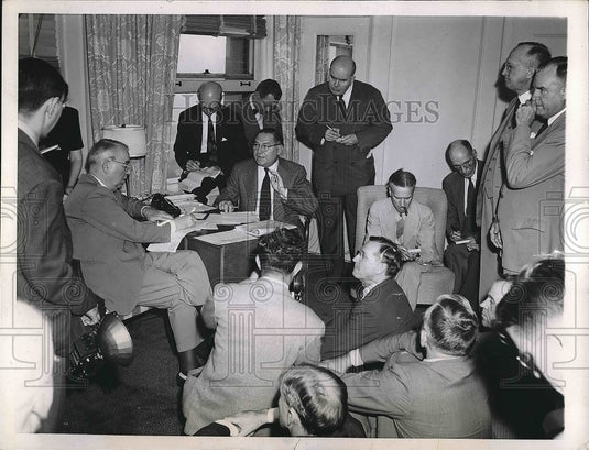 1944 Press Photo J. Russell Sprague, spokesman for Dewey in Chicago - nea61058 - Historic Images
