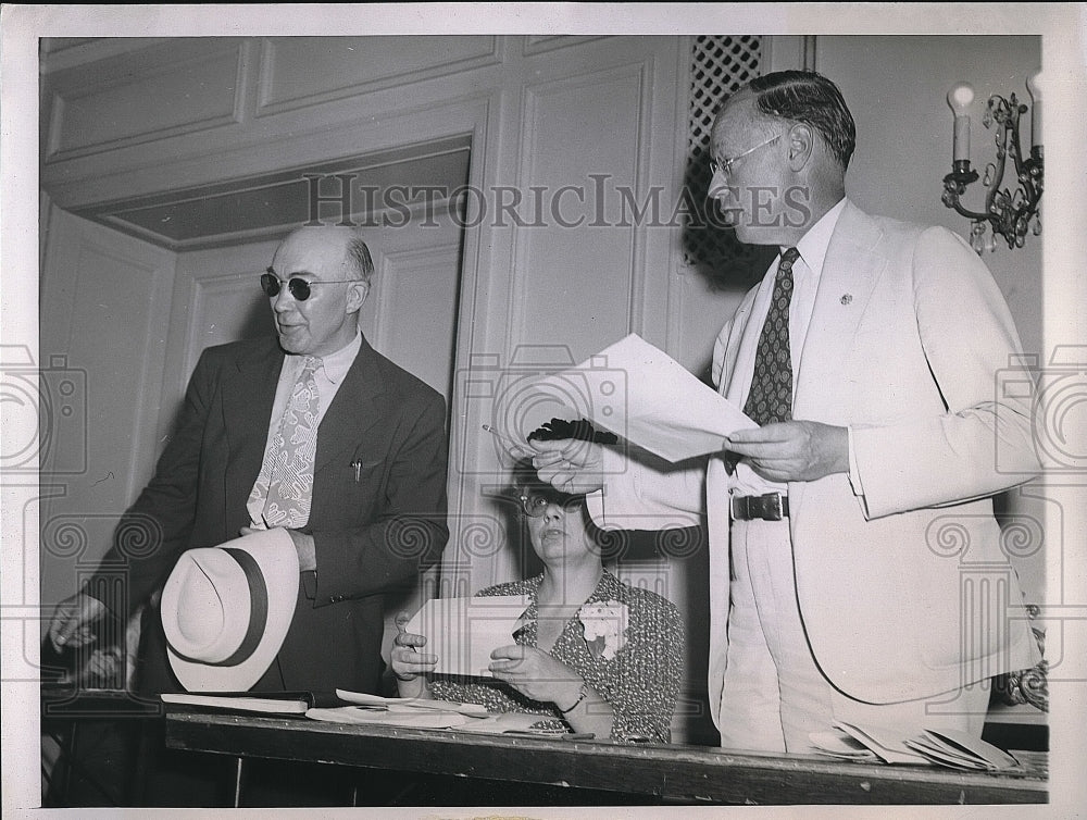 1944 Press Photo O.L. Sprague Mary Donlon Robert A. Taft Labor Leader GOP Meet - Historic Images