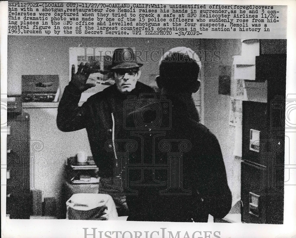 1970 Press Photo Restauranteur Joe Memoli Surrenders To Police - nea61103 - Historic Images