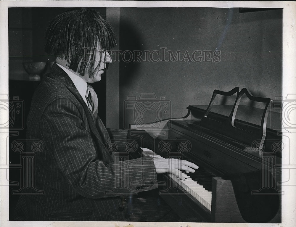 1948 Press Photo Henry T. Scott PLaying piano Indianapolis, Indiana - nea61133 - Historic Images
