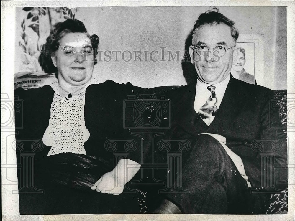 1943 Mr &amp; Mrs Thomas Sullivan Whose Five Sons Reported Missing - Historic Images
