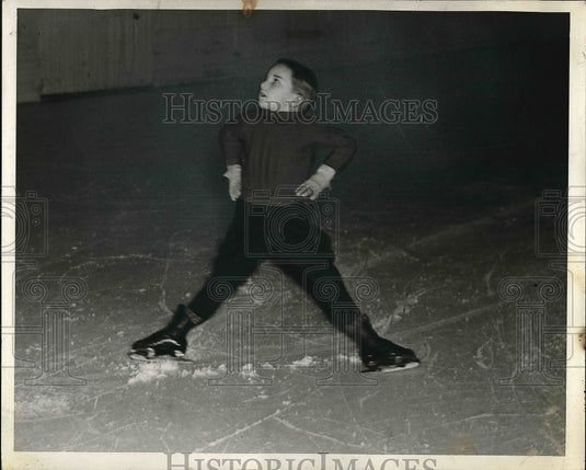 1941 Press Photo Junior Figure Skating Club - nea61176 - Historic Images