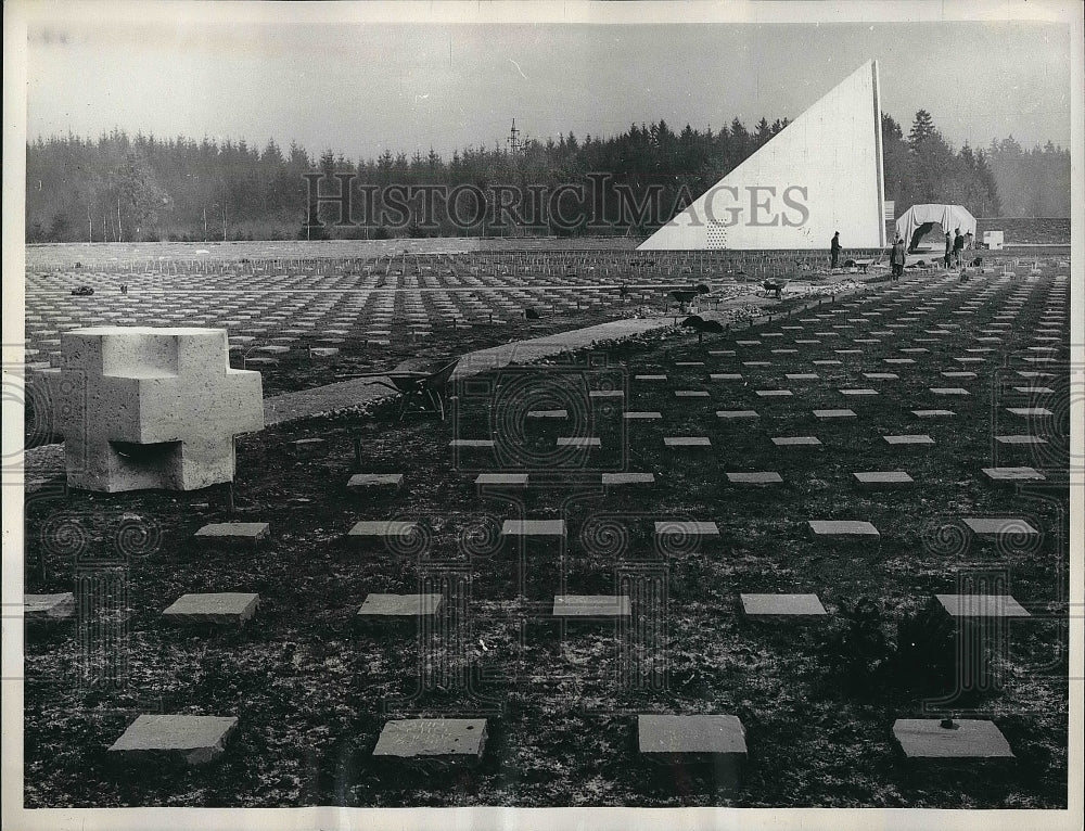 1961 War Cemetery Munich West Germany  - Historic Images