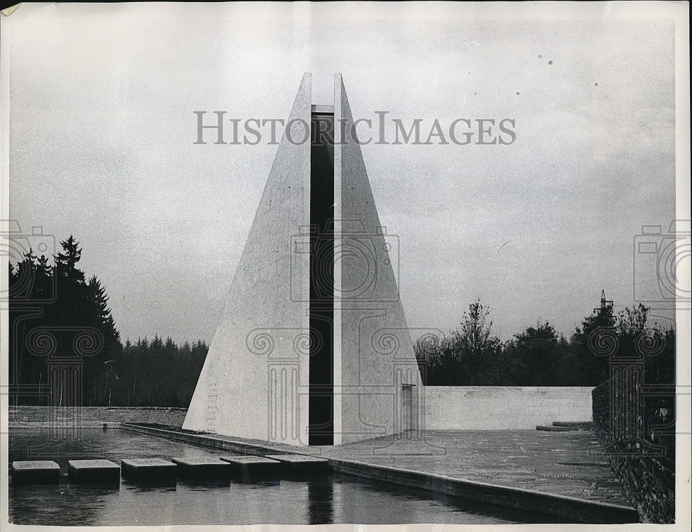 1961 War Cemetery Munich West Germany  - Historic Images