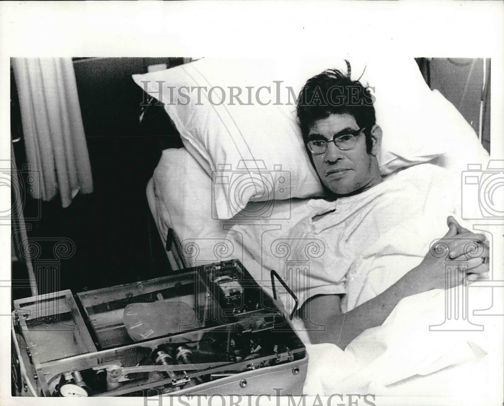 1971 Press Photo Patient Rests After First Transatlantic Kidney Transplant - Historic Images