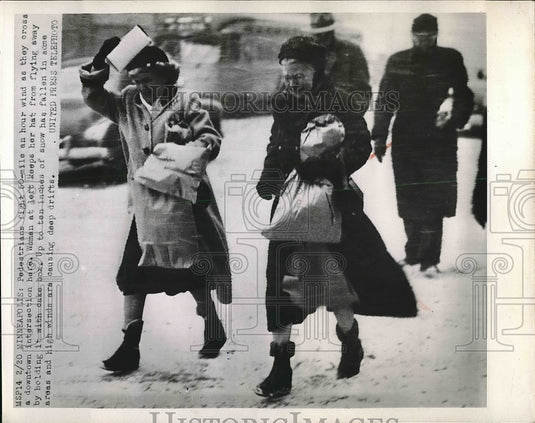 1952 pedestrians on windy, cold day, downtown Minneapolis - Historic Images