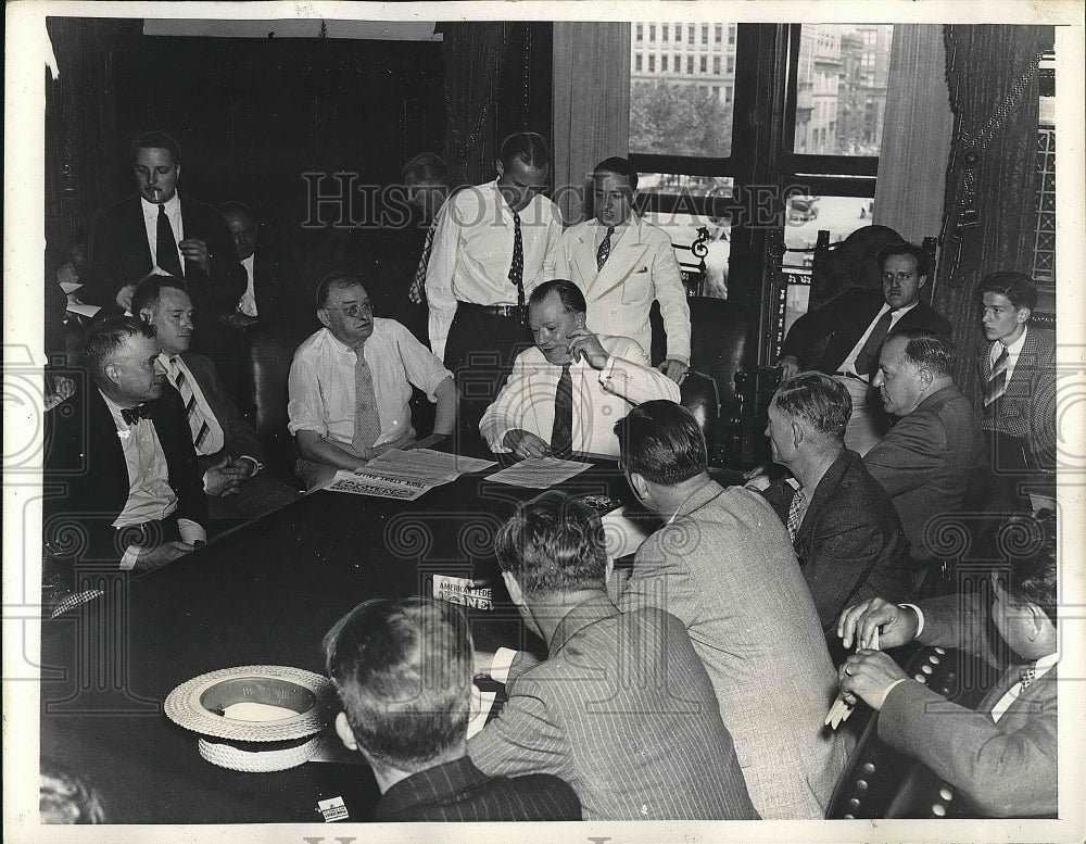 1937 Press Photo Mayor S. Davis Wilson Settles Trucking Strike in Philadelphia - Historic Images