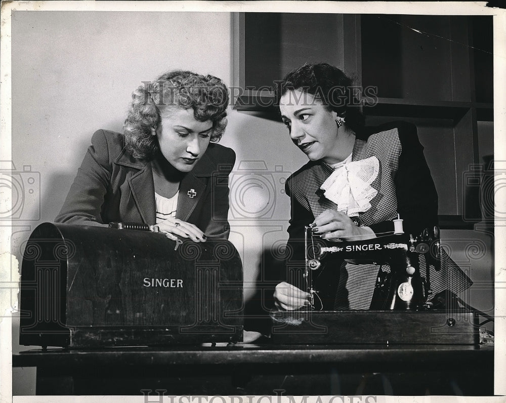 1945 Miss Repuzzi Gives Mrs. Claire Mas Sewing Machine Lesson - Historic Images