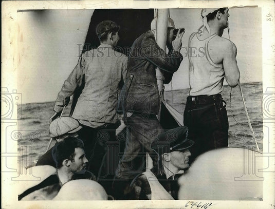 1942 Group of People Shipwrecked  - Historic Images