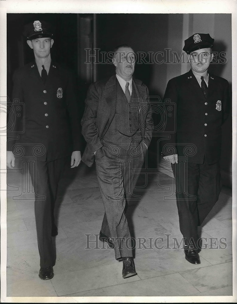 1942 Press Photo Herbert Lawson Smith, Officers Jim Wheeler and Robert Battle - Historic Images