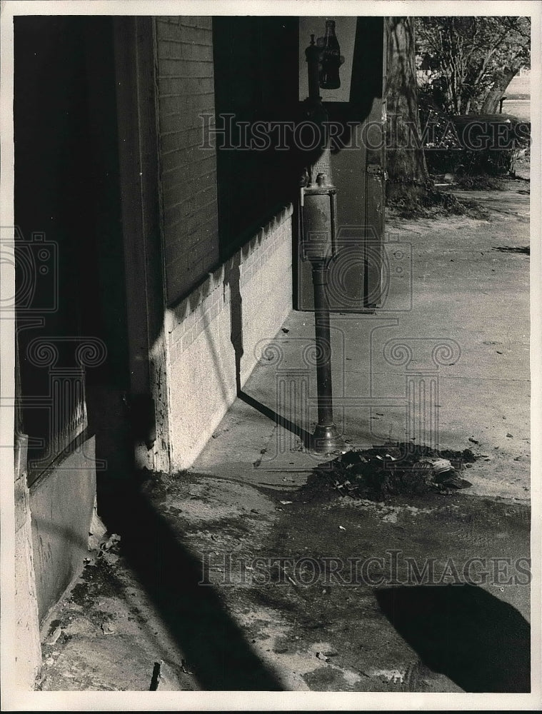 1972 Press Photo Exterior View Fire Bombed Store Clarabelle St Georgia Bomb - Historic Images