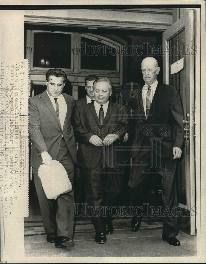 1965 Press Photo Oil King, Anthony DeAngelis, Leaves Court After 20 Yr. Sentence - Historic Images